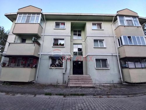 Remax Mavi Karaman Merkezde Cami Yakını 1422 de 3+1 Kiralık