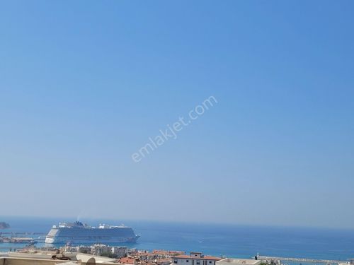 Kuşadası Türkmen Mahallesi Ana Yol Üzerinde 4+1 Deniz Manzaralı Kiralık Daire