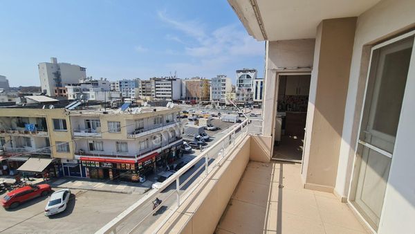 IRMAK GAYRİMENKUL'DEN ULUCAMİ CADDESİNDE SATILIK BAKIMLI DAİRE 