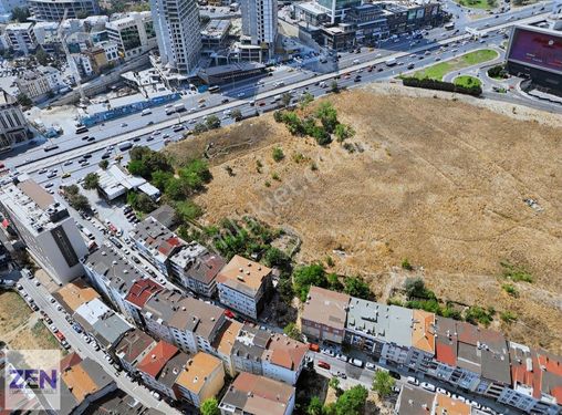 E-5 ÜZERİNDE MARMARA PARK'A CEPHE RUHSATLI VE İMARLI 240 m2 ARSA