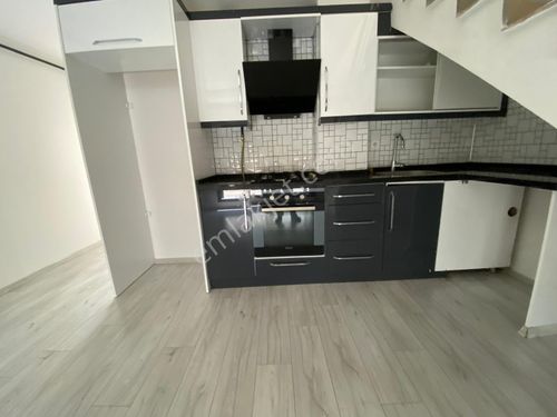 İzmir Balçova Eğitim Mah Doğalgazlı Asansörlü 4+1 Teraslı Çatı Dubleks Kiralık Daire 