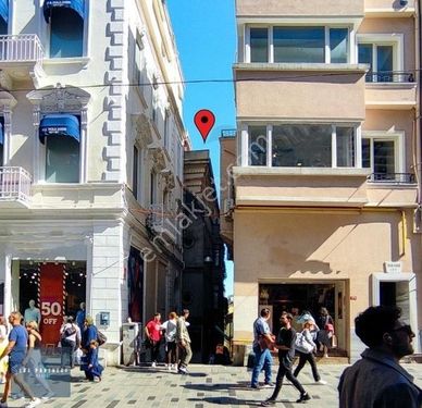 BEYOĞLU İSTİKLAL CADDESİ YANI 7 KATLI KOMPLE BİNA