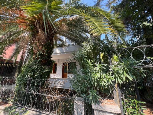  Güney Emlak - Florya'da Satılık Müstakil Villa