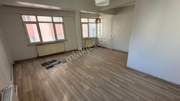  EMNİYETEVLERİ MAH. METROYA 3DK,1+1,65M2,1.KAT,ARTUM'DAN