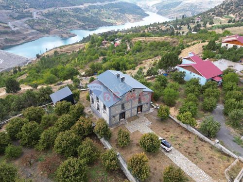 REMAX TROPİK'TEN SORGUN YAYLASI, BARAJ MANZARALI SATILIK İKİZ VİLLA