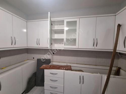  Sarıyer Tarabya Üstü Boyalı,Banyo sıfır Balkonlu 2.Kat Konumunda