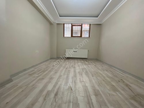 AVRUPA EMLAK TAN DÖRTYLA 2 DK,MENDERES MH 95M²2+1 BAHÇE KAT,5 YILLIK,METROYA YAKIN-BOYALISI YAPILMIŞ