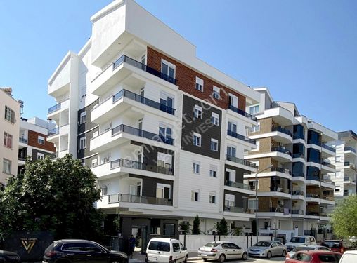 Muratpaşa Işıklar Caddesi Yakını Havuzlu Kiralık Sıfır 3+1 Daire