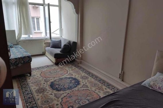 Çarşı merkezde eşyalı kiralık daire bekara verilir