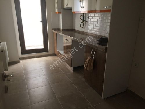 BARBAROS MAH. TROYA CADDESİ YAKINI 2+1 100 M2 KAPALI MUTFAK ARAKAT KİRALIK DAİRE