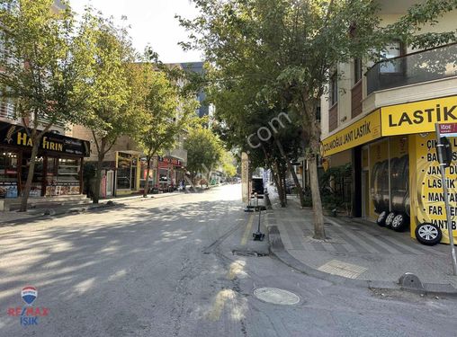 Çekmeköy demokrasi cad 100 m2 2 katli mağaza