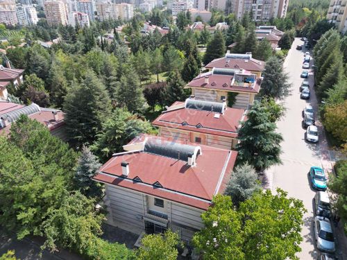 Remax Vogue'den Park Rönesans Sitesinde 4 Katlı 400 M2 Köşe Villa