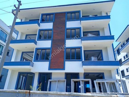 ALTINOVA MERKEZ'DE DOĞA VE DENİZ MANZARALI 3+1 LUX DAİRE