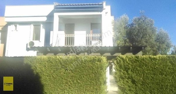 Güzelbahçe Kahramandere'de Site İçi 3+1 Tripleks Kiralık Villa