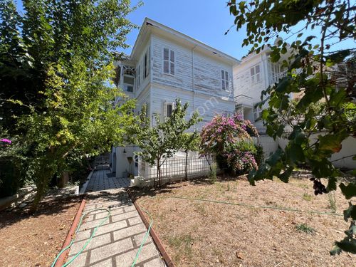  Büyükada 380 m2 Arsa İçinde 3 Katlı Müstakil Satılık Köşk