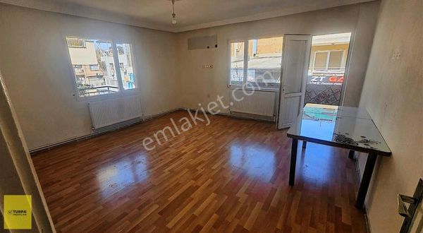 BORNOVA RAFETPAŞA MAHALLESİ KİRALIK 3+1 DAİRE