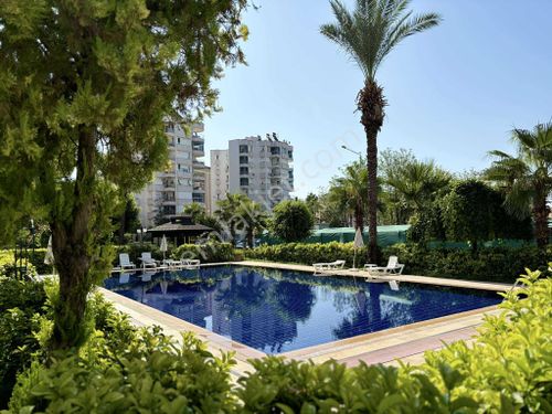  ŞAFAK EMLAK SATILIK MEYDAN KAVAĞI 3+1 165m2 SİTEDE ARA KAT