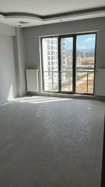 BOSTANBAŞI 230m2 4,5 + 1 FULL YAPILI 3.ARA KAT MÜKEMMEL DAİRE