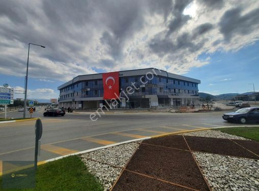 SERDİVAN AVM'YE 500 M,4 CADDELİ KAVŞAKTA,İŞ MERKEZNDE 90 M2 OFİS