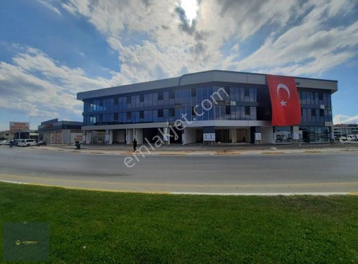 SERDİVAN AVMYE 500 M,4 CADDELİ KAVŞAKTA,KÖŞE BAŞI,240 M2 MAĞAZA