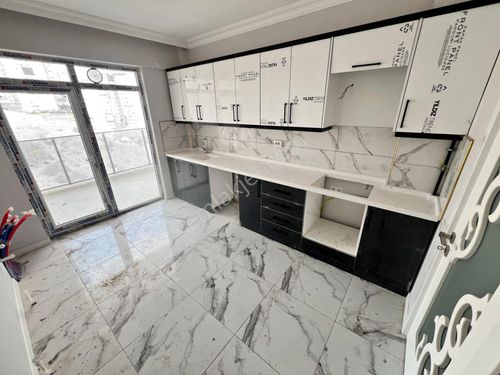 CİHANDAN MERKEZ'DE KARAÖYÜK CADDE ÜZERİ ARAKATTA 3+1 SIFIR DAİRE