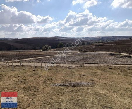 ÇATALCA ELBASAN MAHALLESİNDE YOL KENARI 1231 M2 SATILIK TARLA