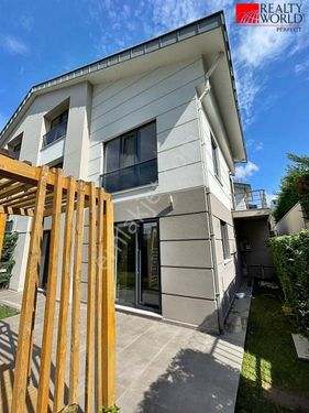 *REALTY WORLD* HAVUZLU SİTE 5+1 Villa