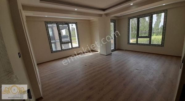 EMLAK CENTERDEN SATILIK SİTE İÇİ 3+1ARAKAT DAİRE