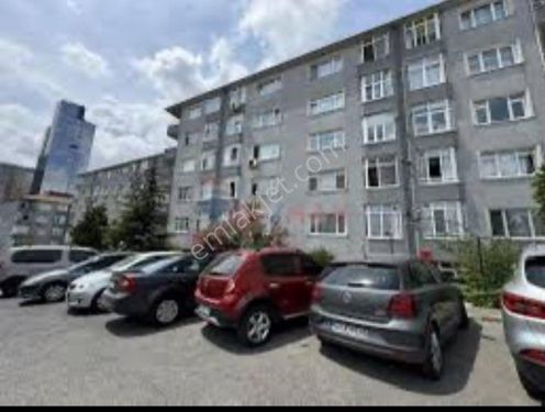 Ataşehir Hisarkent sitesinde satılık 3+1 Daire