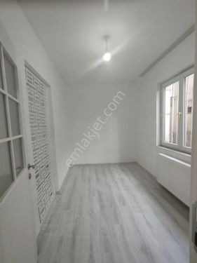  YENİLENMİŞ 1+1 KİRALIK DAİRE FATİH-METRO-TRAMVAYA 5 DK MESAFELİ 