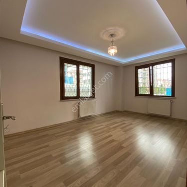 AKEVLER MAHALLESİNDE 2+1 EVEBEYN BANYOLU KİRALIK DAİRE