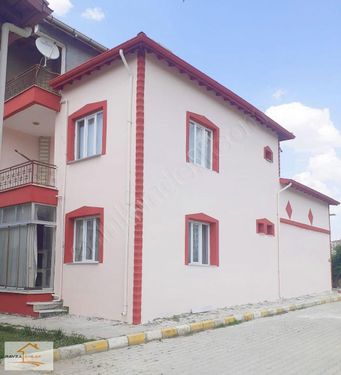 Ravza Emlak'tan Gazlıgöl Beldesinde Triplex Satılık Villa