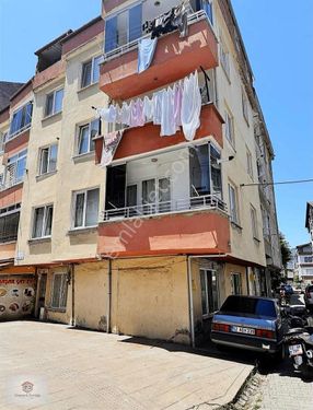 KARŞIYAKA ULUS CADDESİNDE SATILIK KÖŞE BAŞI DÜKKAN