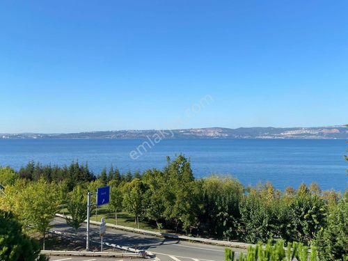  Kardeş Gayrimenkul 'den Site İçerisinde Deniz Manzaralı Daire