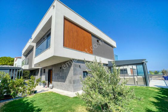 Çeşme Yalı50 Projesinde Satılık Sıfır Müstakil Havuzlu Villa