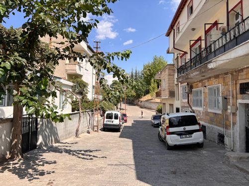 SÜMER MAHALLESİNDE YÜKSEK GİRİŞ KAT İÇİ YAPILI  TERASLI 2+1 DAİRE