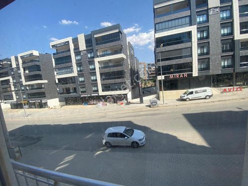 Çınar Emlak’tan Çamlıtepe Mahallesi’nde kiralık 3+1 ara kat daire