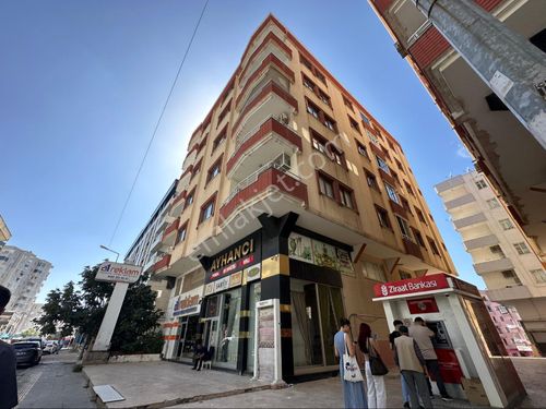 AKKUŞ EMLAK’TAN MERKEZİ KONUMDA EŞYALI KİRALIK 4+1 DAİRE