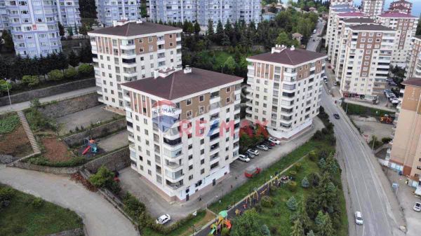 ÇUKURÇAYIR AKLİFE SİTESİNDE SATILIK 3+1 DAİRE