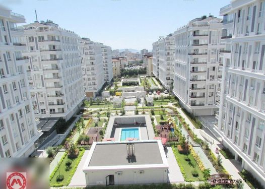 Evinpark Sitesinde 3+1 yüzme havuzlu kapalı otoparklı 2 banyolu