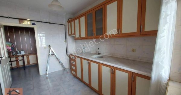 LEVENT'TEN MÜRSEL ULUÇ MAH.DE ARA KAT 3+1 GÜNEY CEPHE 135 M2 ÖNÜ AÇIK