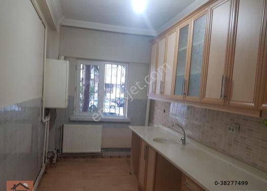 LEVENT'TEN DİKMEN İLKADIM MAH.DE DAYANIŞMA SOKATA 2+1 KOMBİLİ GİRİŞ KATTA 85 M2 BİR ODA BAĞIMLI