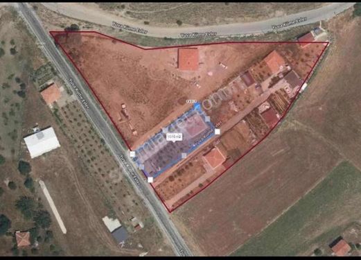 YUVA KÜME EVLERİN DE 1+1 BETONARME EVİ OLAN 1000 M2 ARSA