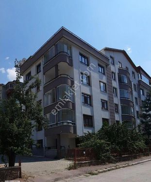  FIRSAT DAİRE , ÇANKAYA KIRKKONAKLAR'DA CADDEYE 2 BİNA 3+1+KİLER YÜKSEK GİRİŞ 2 BALKONLU ARA KAT