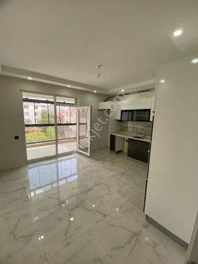  ÇAMLICADA ÖZEL GARAJLI EBEVEYN BANYOLU GENİŞ 3+1 SATILIK DAİRE