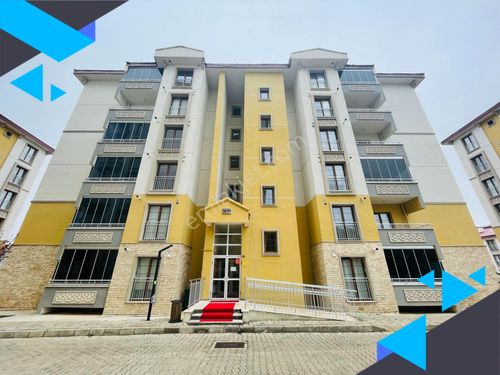  EŞSİZ ŞEHİR MANZARASIYLA ÇAMLICA TOKİ'DE ARA KAT SATILIK 3+1 DAİRE