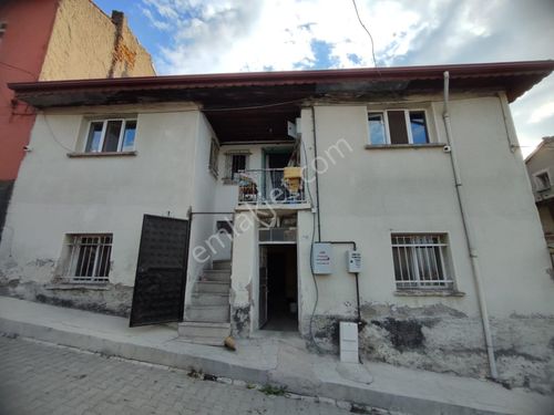 AFYON TEZCAN EMLAKTAN YUNUS EMRE  mahallesi satılık 2 ayrı daire artı depo