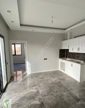 Akkonakta  1+1 sıfır eşyasız  Arakat balkonlu  1.kat 50m2  Satış fiyatı 1.395.000tl