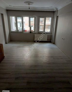 KUŞPINAR EMEK CADDESİNDE ARAKAT ASANSÖRLÜ DAİRE SATILIKTIR