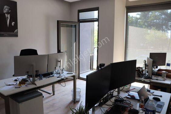  AKÇAY GAYRİMENKUL 1+1 MERKEZDE SATILIK BÜRO